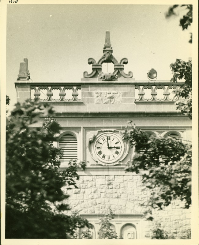 =Ettinger_1900-1960_exterior_clock_001.tif