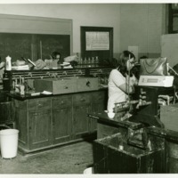 Students_1970s-1980s_laboratory_022.tif