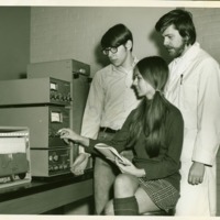 Students_1960s-1970s_laboratory_029.tif
