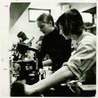 Students_1970s-1980s_laboratory_010.tif