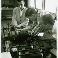 Students_1950s-1960s_laboratory_002.tif